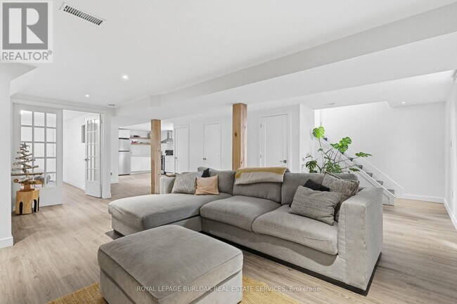 Building Photo - 2112 Amesbury Crescent