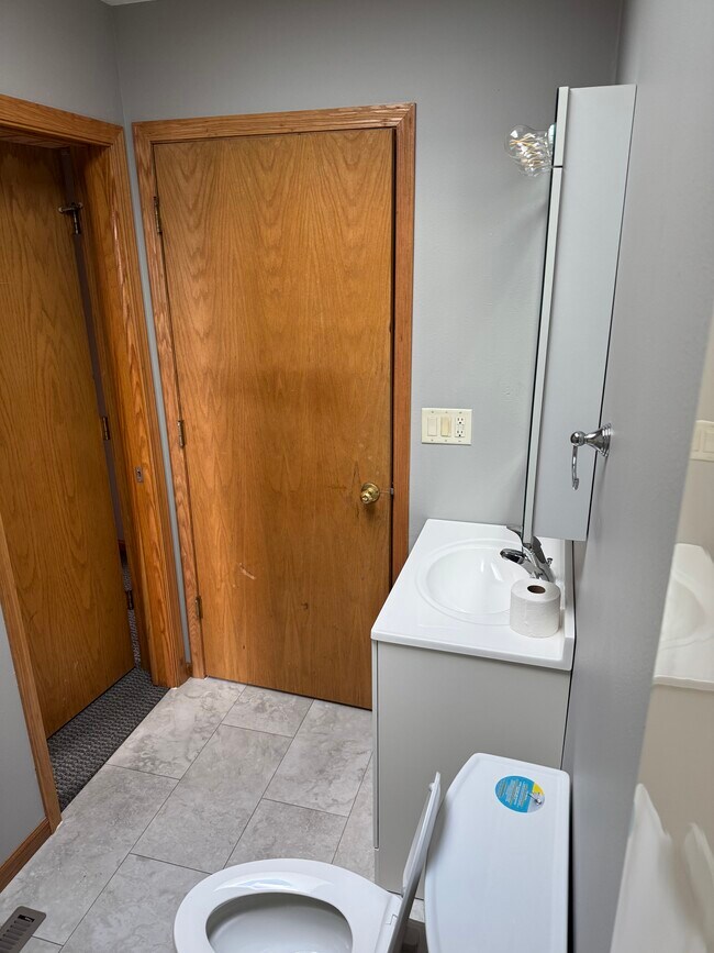 Baño de la planta superior - N5533 Penny Lane