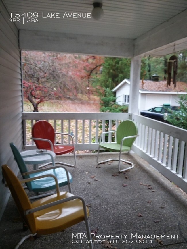 Foto del edificio - 15409 Lake Ave