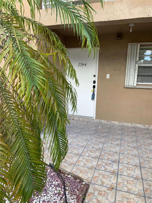 Foto principal - 2744 W 60th St