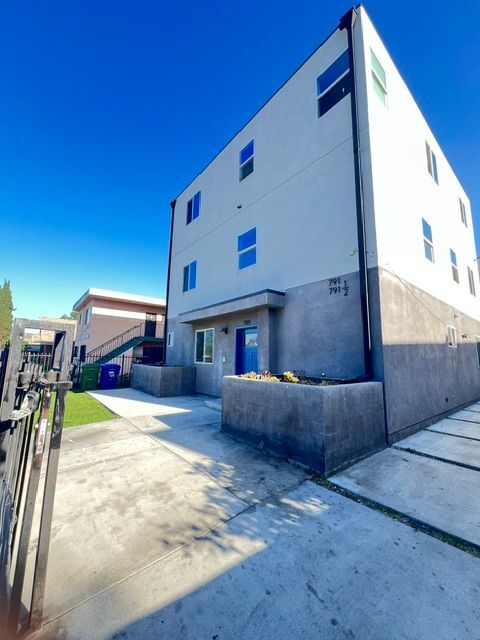 Foto del edificio - 789 E 41st Pl