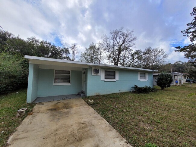 Building Photo - 211 Tennessee Dr