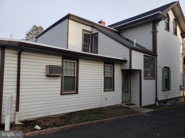Building Photo - 107 E Oakland Ave