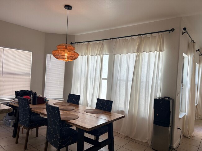 Comedor - 3119 Sunny Prairie Dr