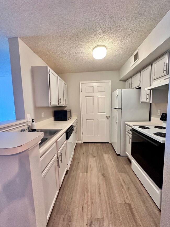 Foto del edificio - Spacious 1 Bed / 1 Bath Condo in Indian La...