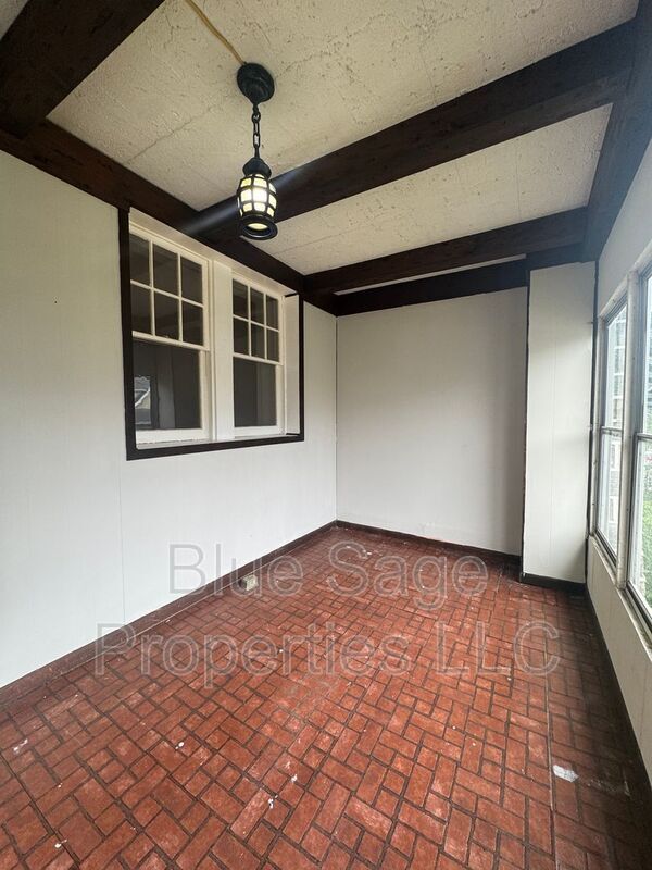 Foto del edificio - 124 N Pennock Ave