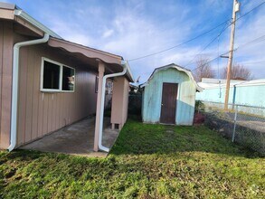 Building Photo - 271 E Everett Ave