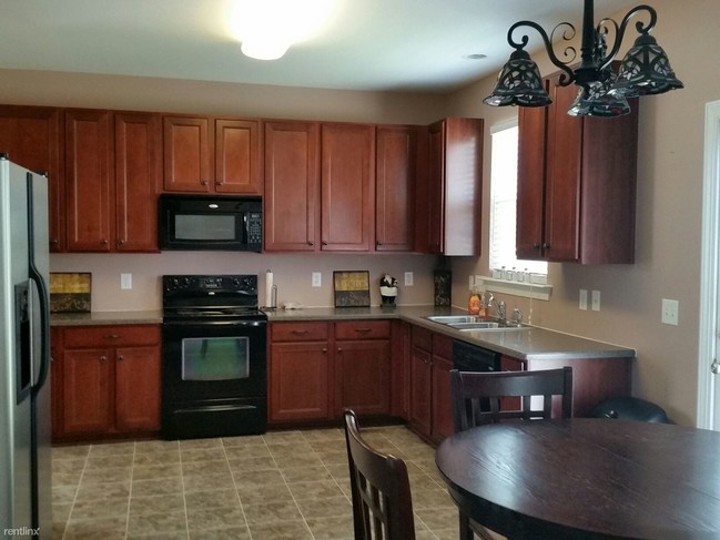 Building Photo - 3 br, 2.5 bath House - 332 Mahogany Dr