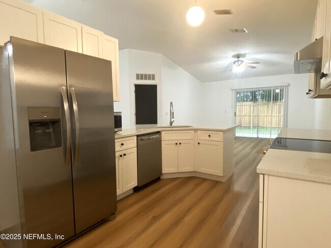 Foto del edificio - 11565 Whisperingbrook Ln