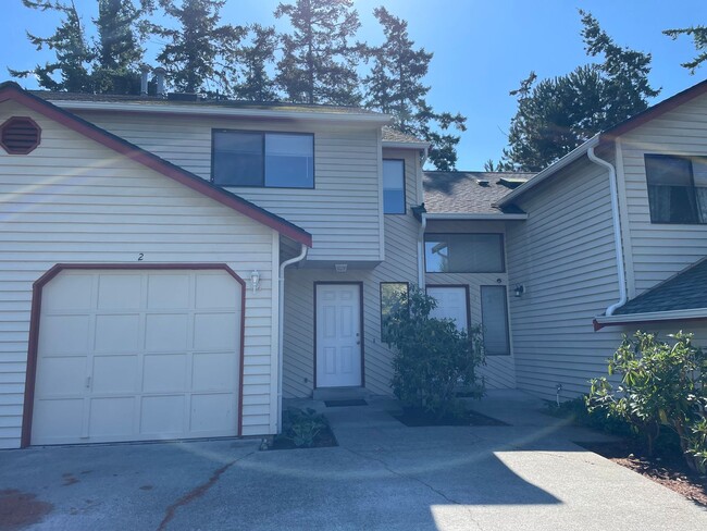 Building Photo - Kim (1025 SW Kaleeton Loop)