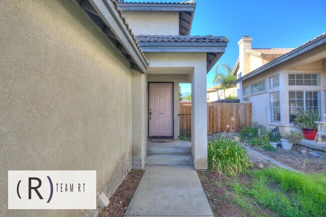 Foto del edificio - Grand and Dazzling 4 Bedroom 3 Bathroom 2 Story East Heritage Home