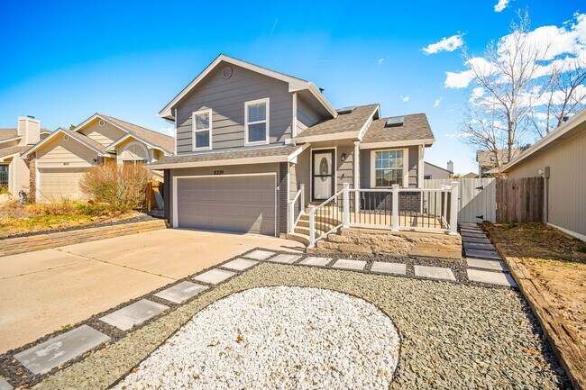 Foto del edificio - Stunning tri-level remodeled home in Briargate!