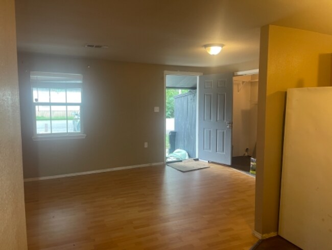 Building Photo - 1202 Manor St