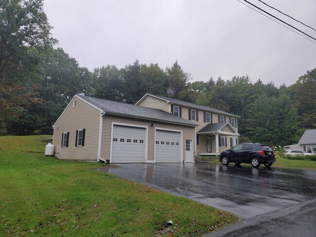 Building Photo - 15 Lake St