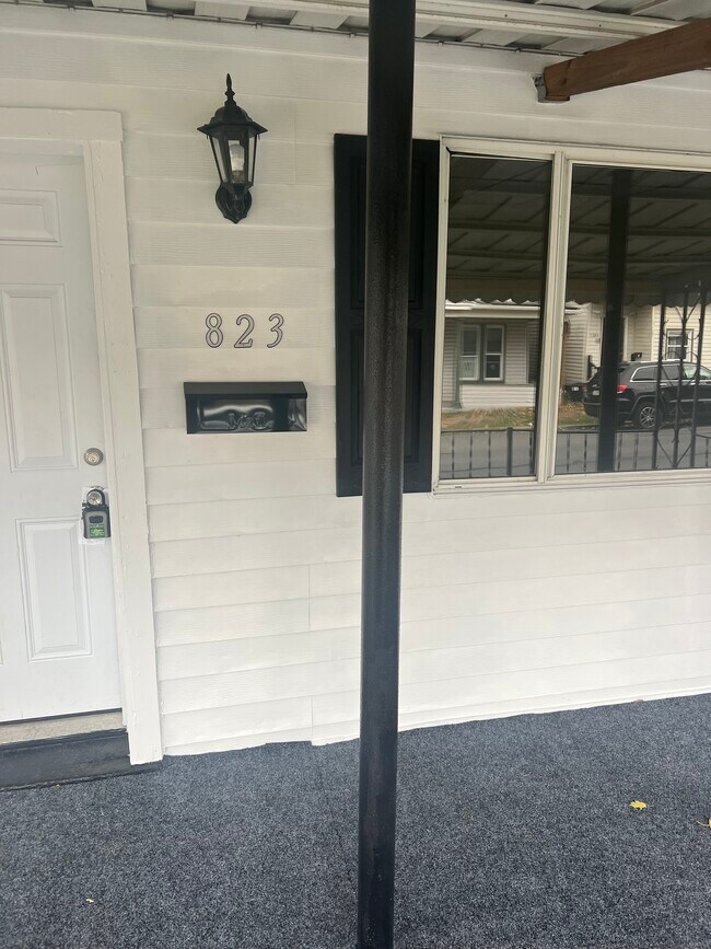 Foto del edificio - 823 1st Ave