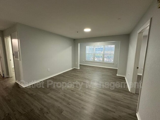 Building Photo - 5467 Vineland Rd