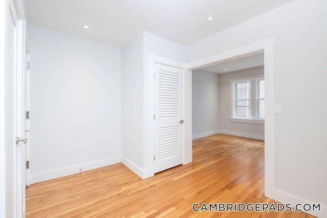 Building Photo - 18A Forest St