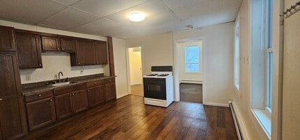 Building Photo - 20 Main St