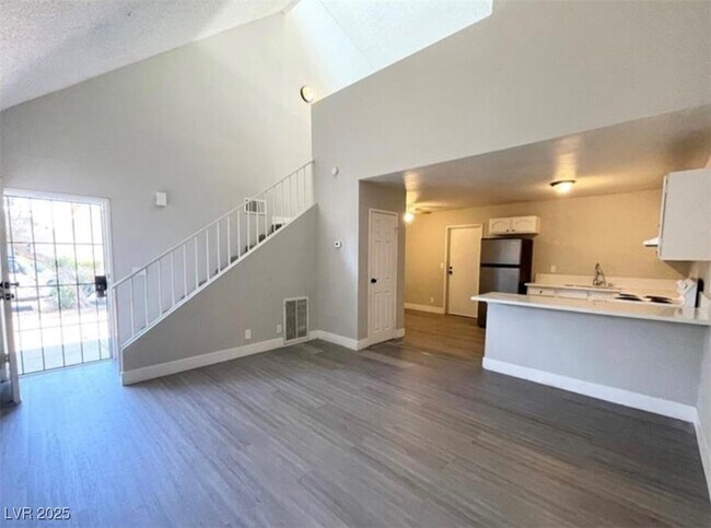 Foto del edificio - 5187 Garden Ln