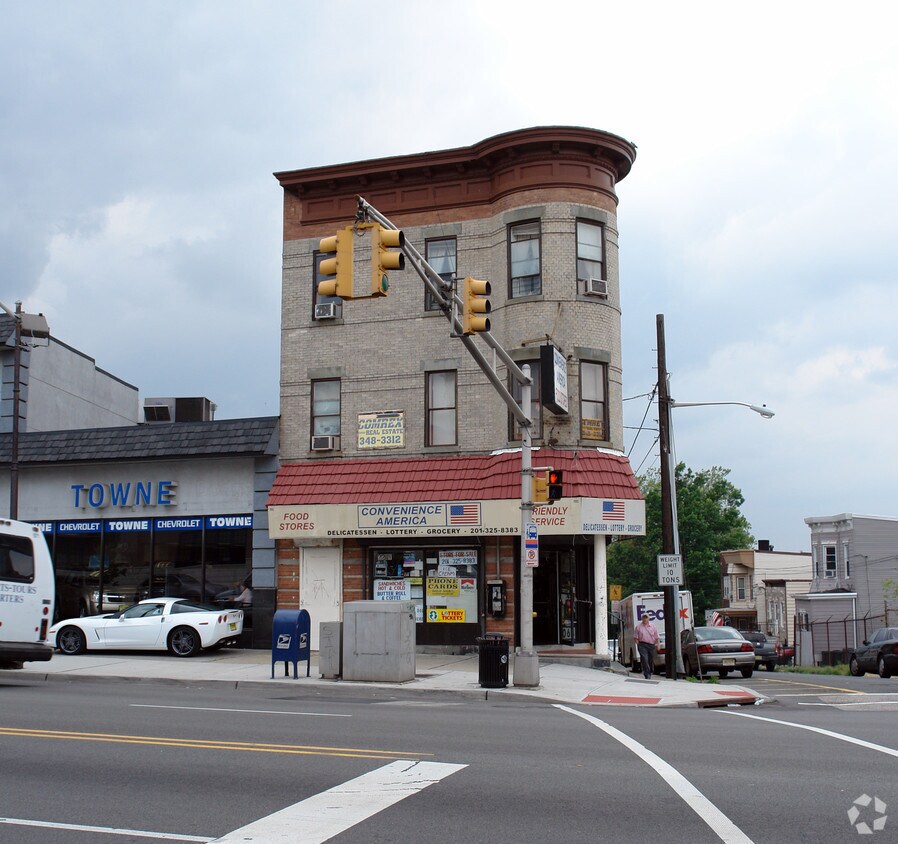 Primary Photo - 2241 Kennedy Blvd