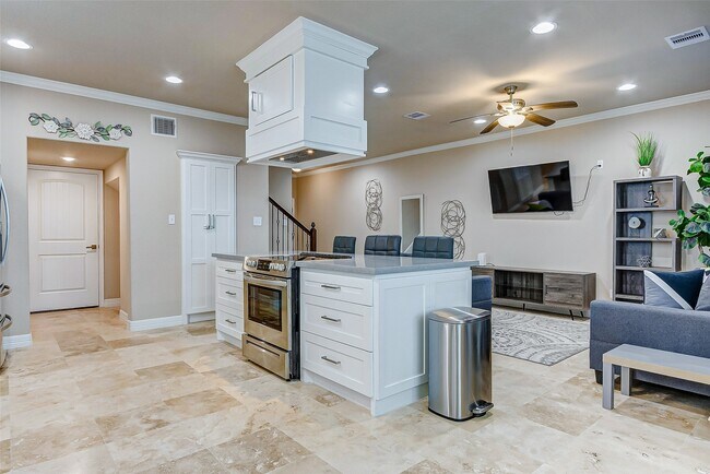 Building Photo - 3807 W Orem Dr