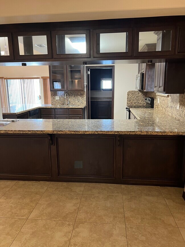 Foto del edificio - 325 Primrose Ave