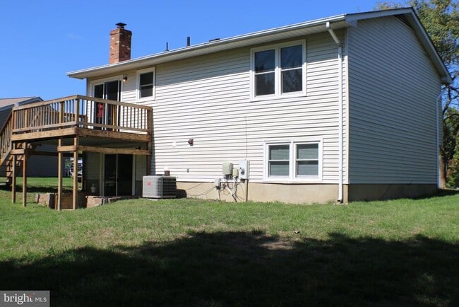Building Photo - 5077 Macnamara Dr