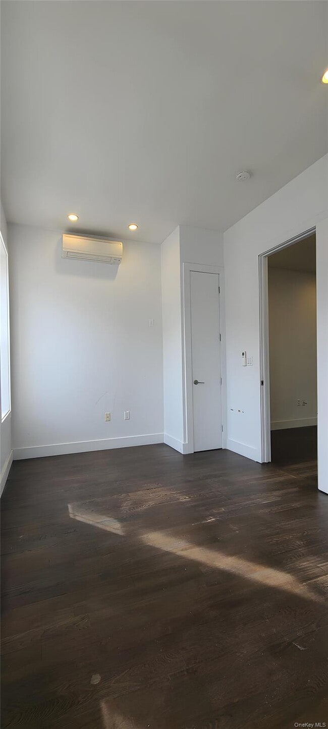 Foto del edificio - 548 Howard Ave