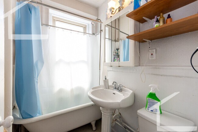 Foto del edificio - 112 Brainerd Rd