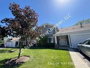 Building Photo - 403 Pinetree Ln