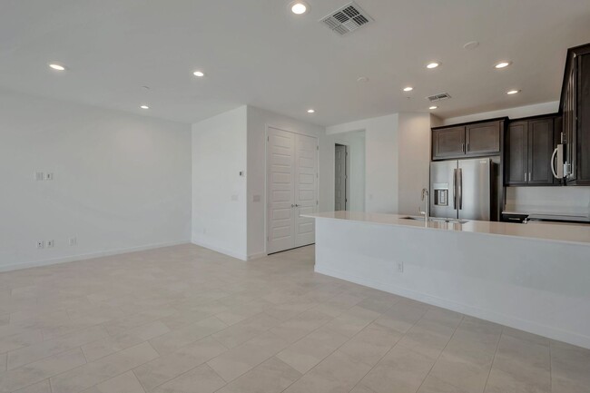 Foto del edificio - Brand New Luxurious Townhome in Warner Meadow