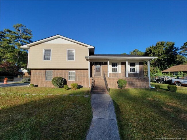 Foto del edificio - 214 Wintergreen Dr