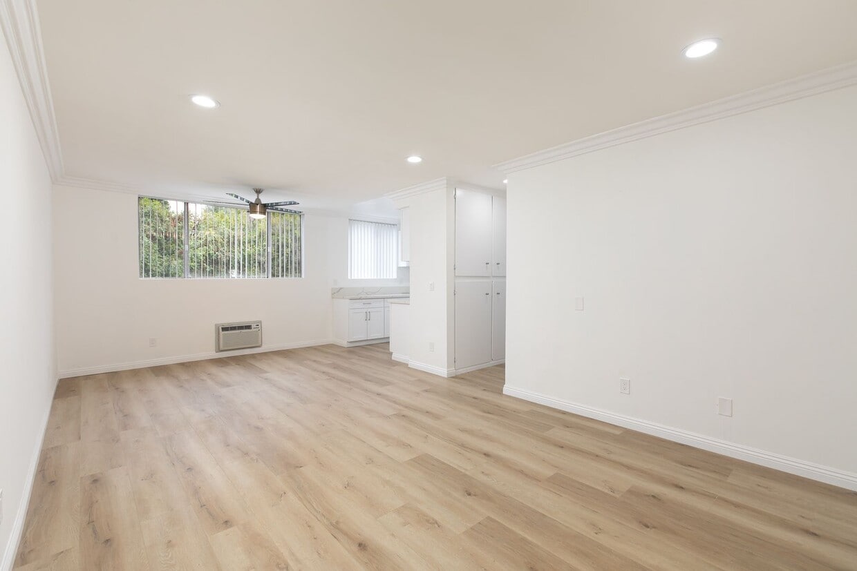 Fulton Townhomes Apartments in Van Nuys, CA Westside Rentals