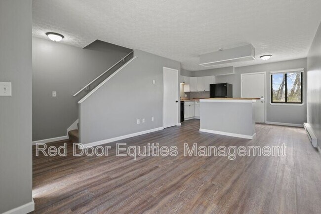 Building Photo - 250 Angle St