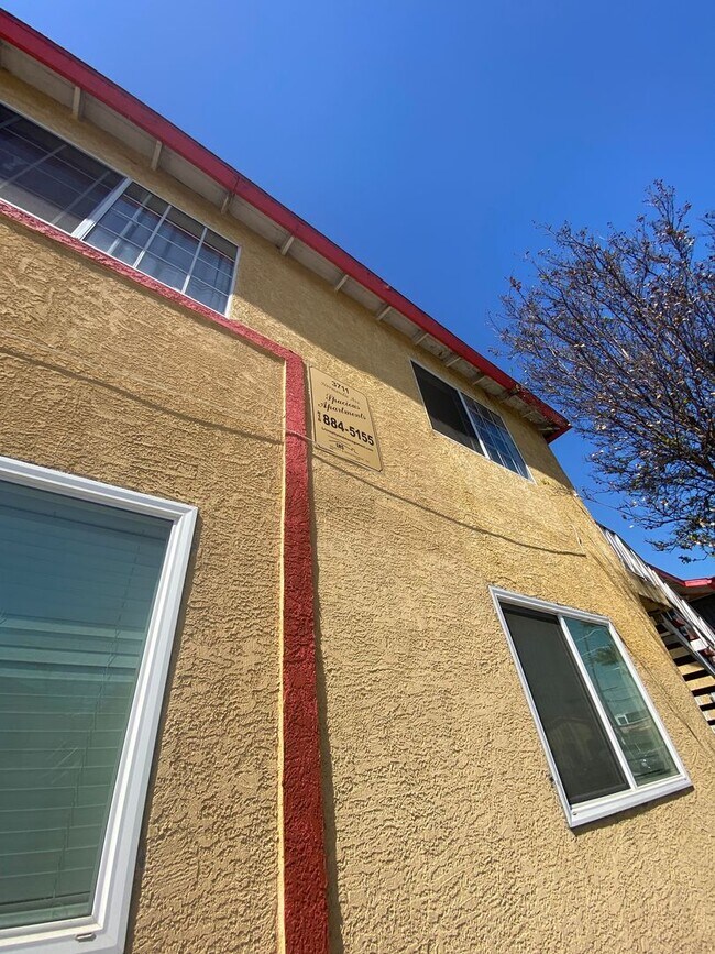 Foto del edificio - NEWLY RENOVATED 1 BEDROOM/1 BATH!