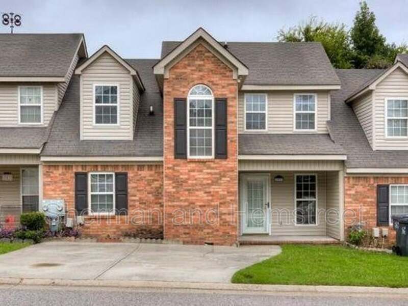 Primary Photo - 303 Hazelnut Dr