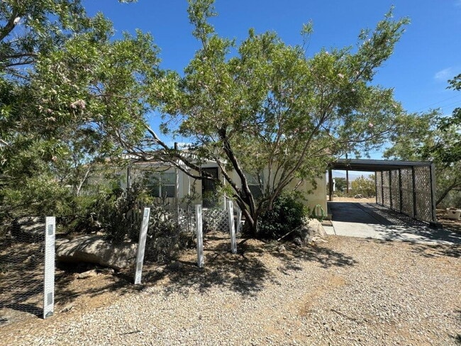 Building Photo - 3-Bed, 2-Bath Lucerne Valley Home with Spa...