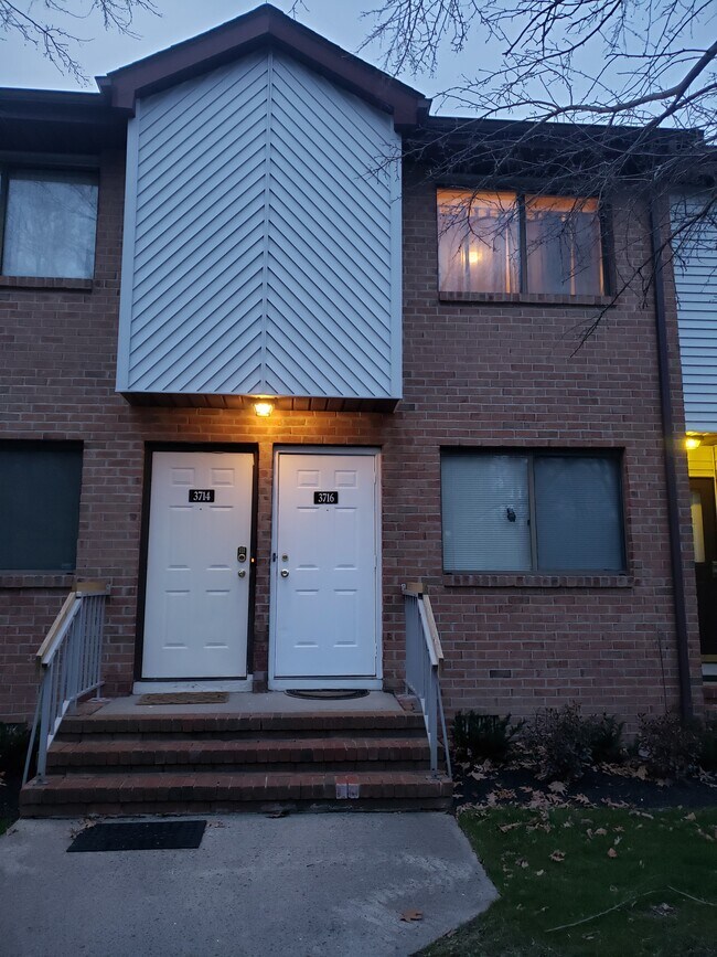 Foto del edificio - 3716 Birchwood Ct