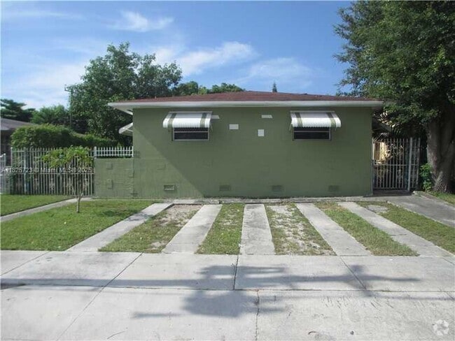 Building Photo - 550 NE 76th St