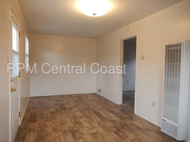 Foto del edificio - 1 Bedroom Apartment Located in Quiet Triplex