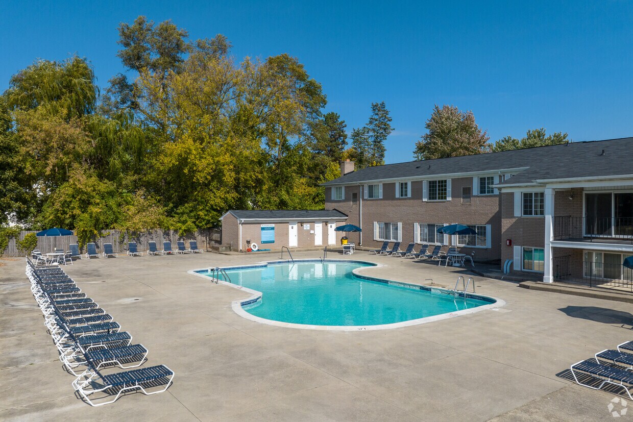 Cass Lake Shore Club Apartments Apartments in Waterford, MI