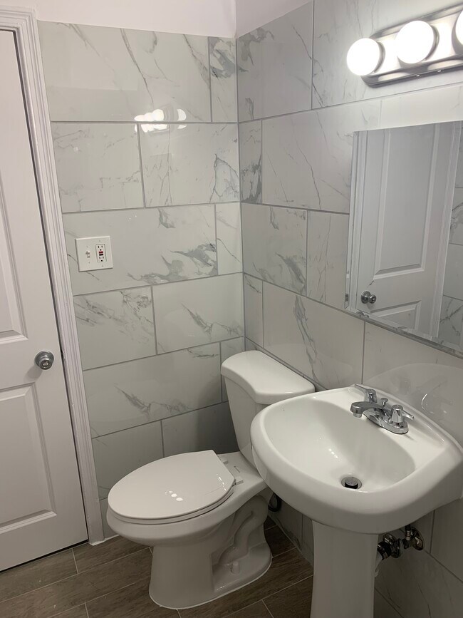 Bathroom - 3729 SW 27th Ln