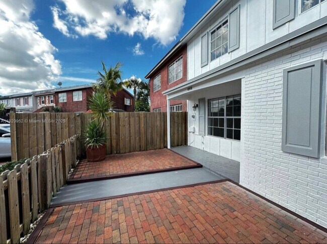 Building Photo - 6915 W 16th Dr