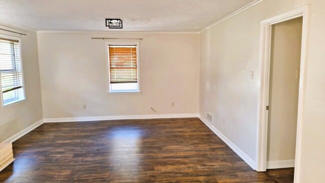 Foto del edificio - 4678 Bowen Ave