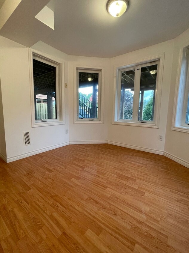 Photo principale - 169 Clair Rd W