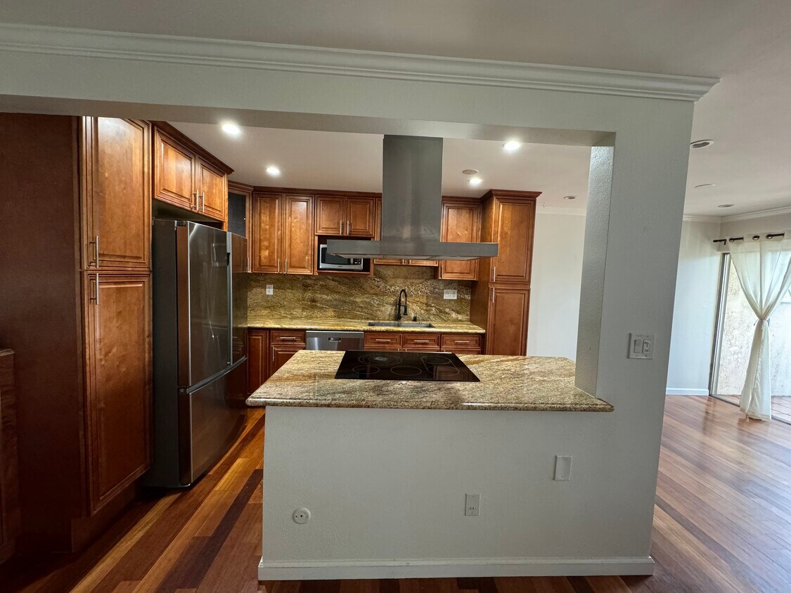 Kitchen - 5950 Canterbury Dr