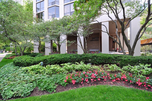 Foto principal - 2650 N Lakeview Ave