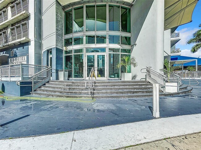 Foto del edificio - 690 SW 1st Ct