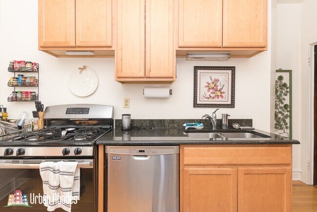 Foto del edificio - 3635 N Wolcott Ave