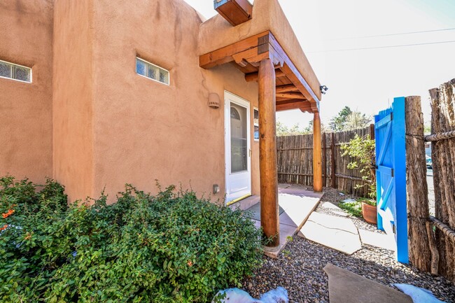 Building Photo - Charming Guest House on Escalante St.